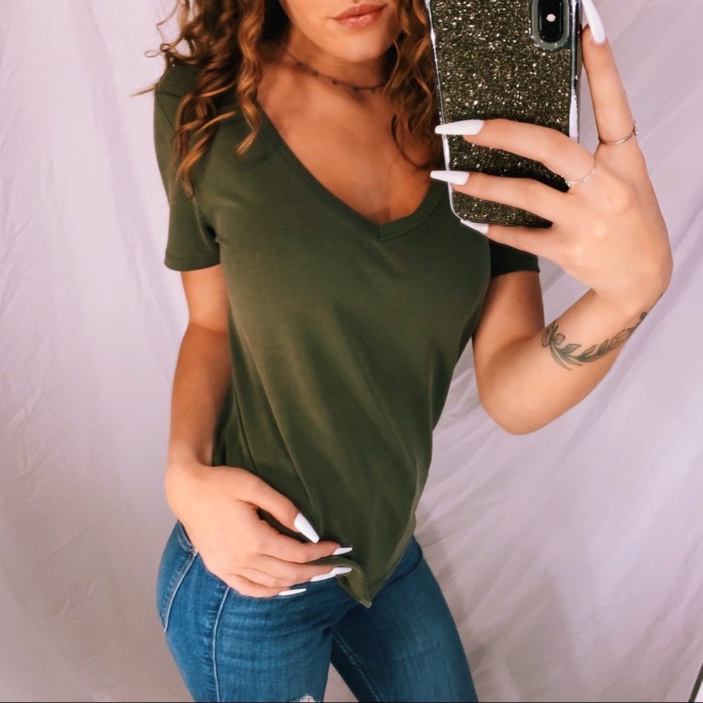 💚Target super soft army green v-neck💚